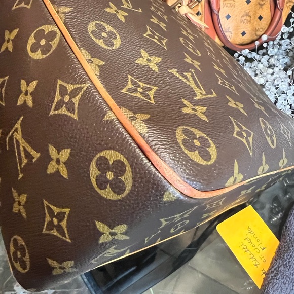 Louis Vuitton Multipli Cite in gorgeous condition. - Picture 15 of 16